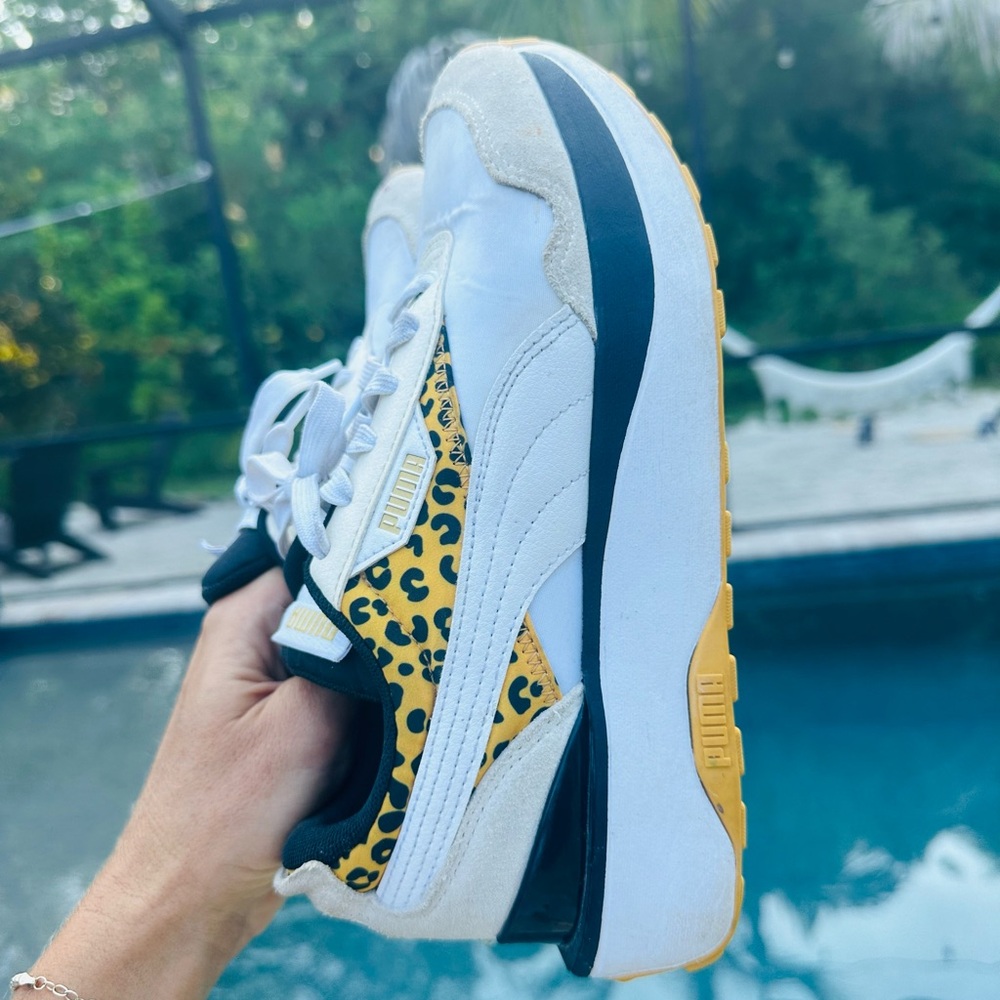 Puma Cruise Rider Roar 381858-01 women size 5.5